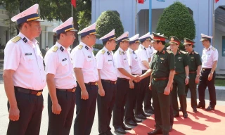 Đại tướng Nguyễn Tân Cương thị sát căn cứ quân sự Cam Ranh