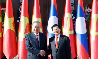 Lễ đón trọng thể Tổng Bí thư Tô Lâm tại thủ đô Vientiane của CHDCND Lào