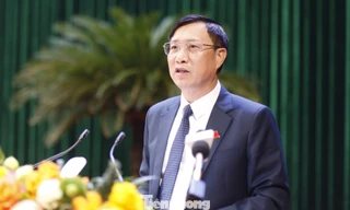 Ông Vũ Mạnh Hùng - Giám đốc Sở Nội vụ tỉnh Bắc Ninh trả lời chất vấn.