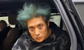  Phản diện tóc xanh, mắt lệch được săn đón sau cơn sốt 'Chó săn công lý'