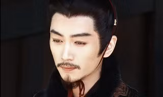 Nam diễn viên quá điển trai để đóng Tần Thủy Hoàng 