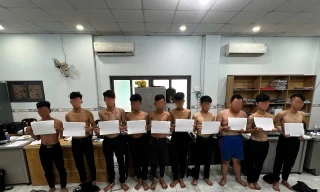 Giọt nước mắt muộn màng của nhóm thiếu niên mang hung khí giải quyết mâu thuẫn