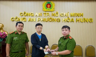 Người nước ngoài bị trộm sạch tài sản khi 'ngon giấc' trên vỉa hè