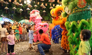 Đến ngôi chùa cổ ở TPHCM đêm Rằm tháng Giêng