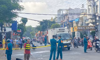 Va chạm xe tải, đôi nam nữ đi xe máy thương vong