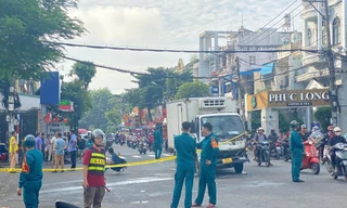 Va chạm xe tải, đôi nam nữ đi xe máy thương vong