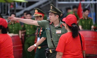 Bộ Công an hướng dẫn khách mời dự tổng duyệt và Lễ kỷ niệm 80 năm Quốc khánh