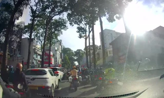 Clip CSGT TPHCM mở đường, giúp thai phụ đi cấp cứu