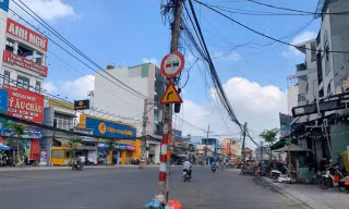'Bẫy trụ điện' chi chít ở dự án nghìn tỷ mở rộng cửa ngõ TPHCM