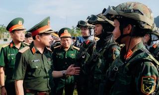 Lãnh đạo Tổng cục Chính trị tiếp sức bộ đội thao luyện diễu binh