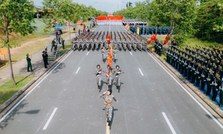 Thao luyện trong nắng lửa tại Khu công nghệ cao Hòa Lạc