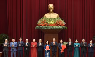 Tổng Bí thư, Chủ tịch nước Tô Lâm trao quyết định của Bộ Chính trị về công tác cán bộ