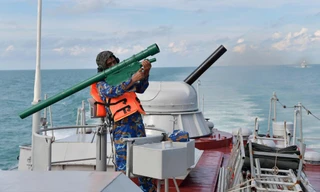 Lữ đoàn Tàu pháo - Tên lửa 175 huấn luyện chiến thuật trên biển