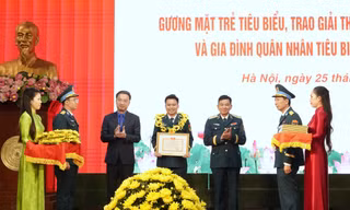 Quân chủng Phòng không - Không quân vinh danh điển hình trẻ và gia đình quân nhân tiêu biểu 