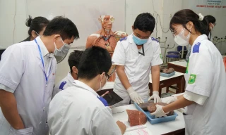 Soi điểm chuẩn khối ngành sức khỏe các trường đại học trên cả nước