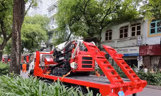 Cháy căn hộ chung cư ở TPHCM, hàng chục cảnh sát cùng robot hiện đại đến dập lửa