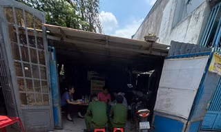 Cháy nhà ở TPHCM nghi do tự thiêu, 3 người nhập viện