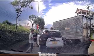 Thót tim cảnh xe tải và ô tô con rượt đuổi, chèn ép nhau trên đường ở TPHCM