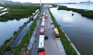 Lãnh đạo Hải Phòng 'vi hành' làm rõ vụ nhà phà từ chối chở khách rời đảo Cát Bà 