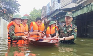 Cứu dân trong mưa lũ bằng mệnh lệnh từ trái tim