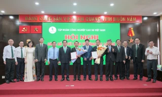 Ông Trần Như Hùng và ông Phạm Văn Hỏi Em giữ chức Phó Tổng giám đốc VRG