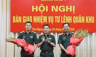 Đại tướng Phan Văn Giang chủ trì bàn giao nhiệm vụ Tư lệnh Quân khu 1