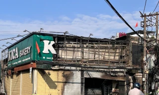 [CLIP] Tiệm bánh ở trung tâm TPHCM cháy trơ khung lúc rạng sáng