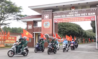 Thượng tướng Lê Quang Minh: Thanh niên Quân đội phải ứng xử văn hóa trong mọi tình huống giao thông