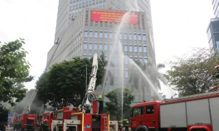 Hơn 1.000 người được hướng dẫn thoát nạn trong diễn tập chữa cháy tại ngân hàng lớn ở TPHCM