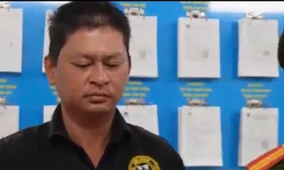 [Clip] Bắt khẩn cấp người đàn ông say rượu, bất ngờ đánh người đi đường