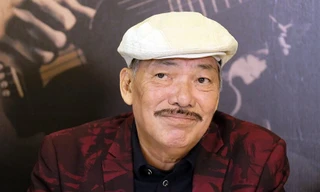 Nhạc sĩ Trần Tiến hát với bạn bè Ảnh: Nhà thơ Bằng Việt cung cấp