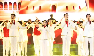 Hùng tráng chương trình nghệ thuật 'Ánh sáng niềm tin và khát vọng' chào mừng thành công Đại hội XIV