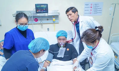 Kích hoạt báo động đỏ cấp cứu 15 nạn nhân vụ cháy nhà 3 tầng ở Hà Nội