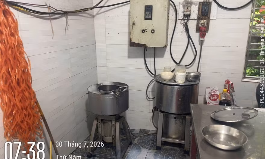 Khởi tố người phụ nữ dùng hàn the làm giò, chả bán kiếm lời