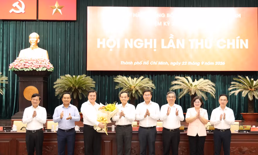 Tân Phó Bí thư Thành ủy TPHCM Nguyễn Sinh Nhật Tân nhận nhiệm vụ