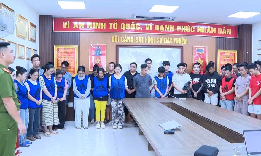 Bắt ổ nhóm chuyên lừa phụ nữ Việt có điều kiện 