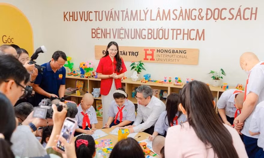 Khai giảng giữa bệnh viện, gieo hy vọng cho bệnh nhi ung thư
