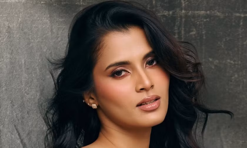 Cô gái 23 tuổi đăng quang Hoa hậu Ấn Độ