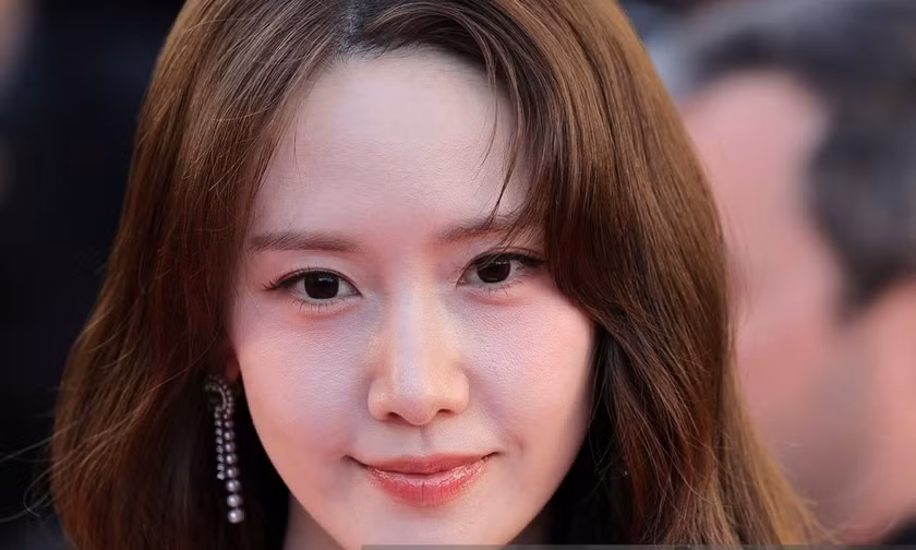 Yoona bất chấp 'ống kính hung thần'