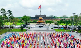Ngắm màn dân vũ do 1.000 phụ nữ mặc áo dài biểu diễn