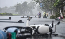 Dự báo trong 3 - 6 giờ tới, Hà Nội vẫn tiếp tục mưa vừa và to, chỉ giảm dần từ chiều tối đến đêm