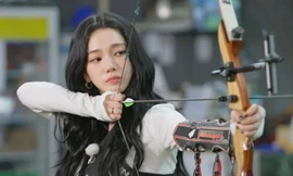 Karina của aespa 'đối đầu' với Jang Do Yeon về bắn cung
