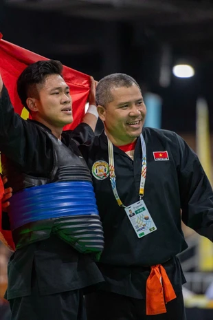 Võ sĩ Nguyễn Tấn Sang bật khóc kể về động lực giành HCV sau khi bị đối thủ chơi xấu