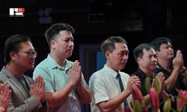 NSND Xuân Bắc dâng hương Tổ nghề ở Nhà hát Kịch Việt Nam 