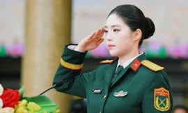 Á hậu Châu Anh nhận bằng khen, được thăng quân hàm 