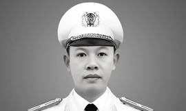 Truy tặng Huân chương Bảo vệ Tổ quốc hạng Ba cho trung tá công an hy sinh