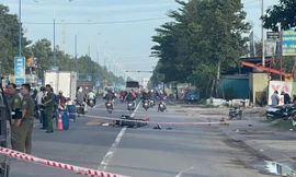 Thi thể người đàn ông không nguyên vẹn nằm giữa đường