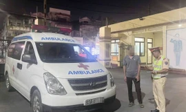 Từ phản ánh của người dân, CSGT phát hiện tài xế xe cứu thương không có bằng lái