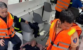 Cứu nam thanh niên rơi từ cầu Nhật Tân xuống sông Hồng