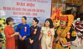 Nhiều tập thể, cá nhân được tôn vinh, khen thưởng. Ảnh: Duy Chiến. 